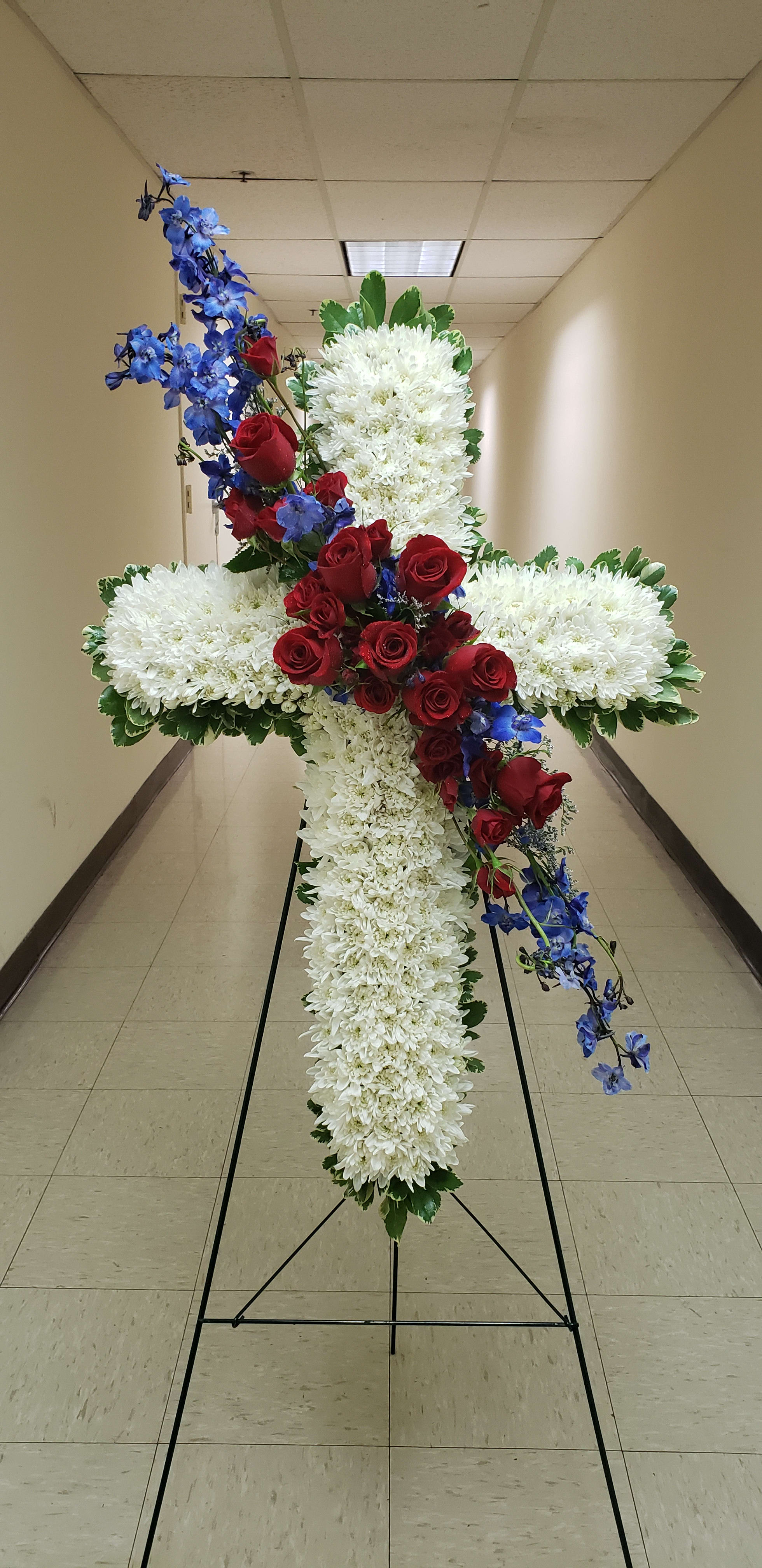 PATRIOTS CROSS ON EASEL Twin Towers Florist, Arlington VA in