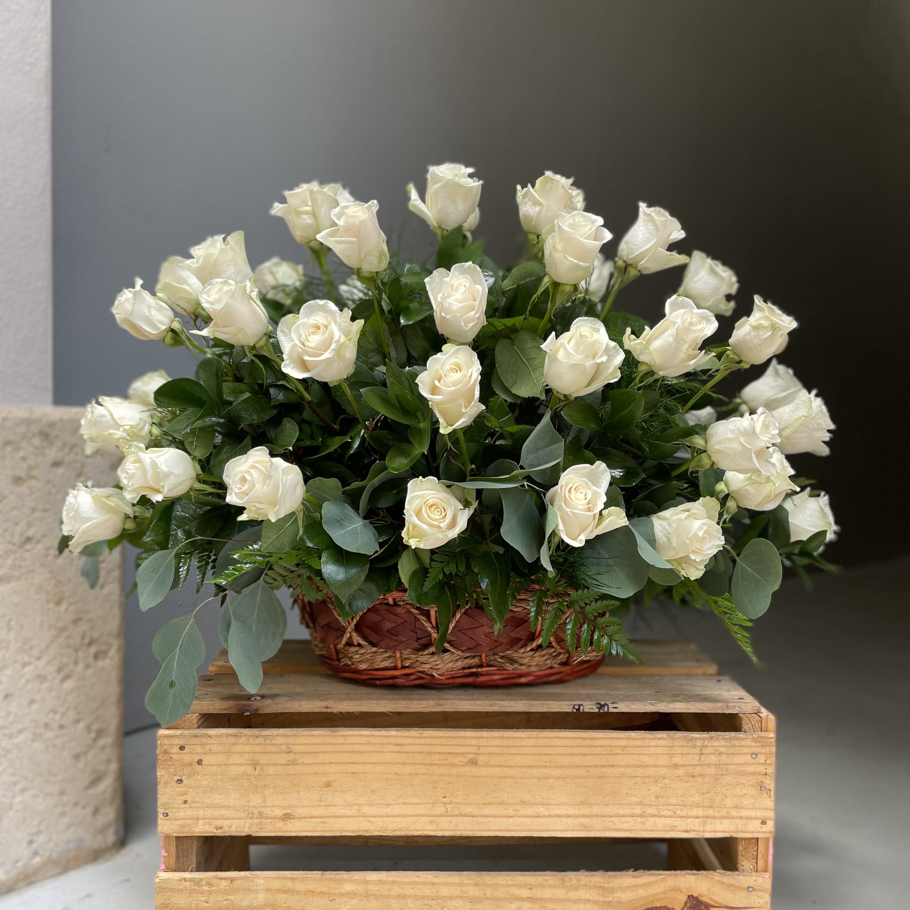 BOUNTIFUL ROSE BASKET in Coral Gables, FL Isa Entreflores