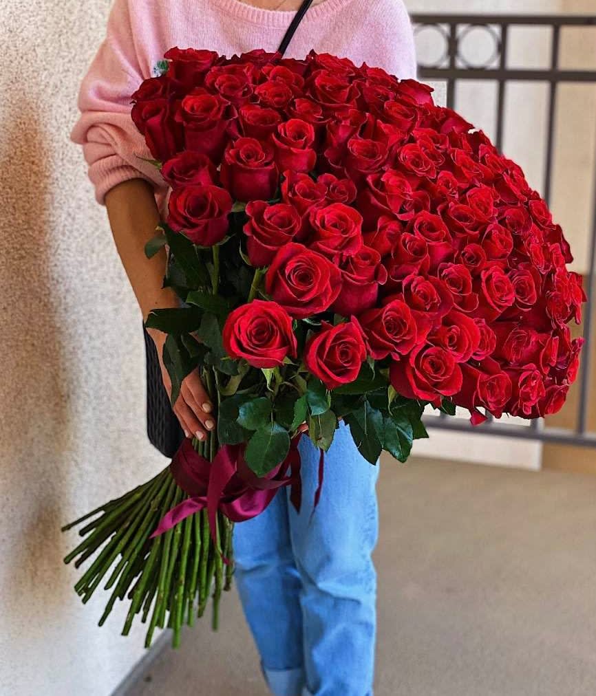 100 Premium Long Stem Red Roses In Cambridge OH An Enchanted Garden 20230206120327 File 63e043cfc327f 63e0442f9b77b