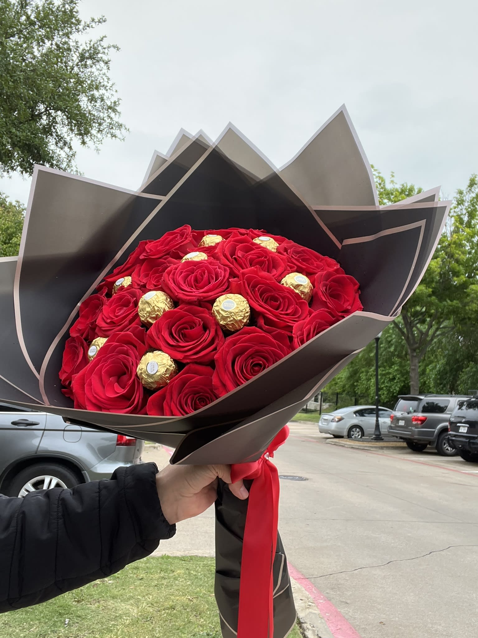 100 Red Roses Ribbon on it Black Golden Edge in Frisco, TX