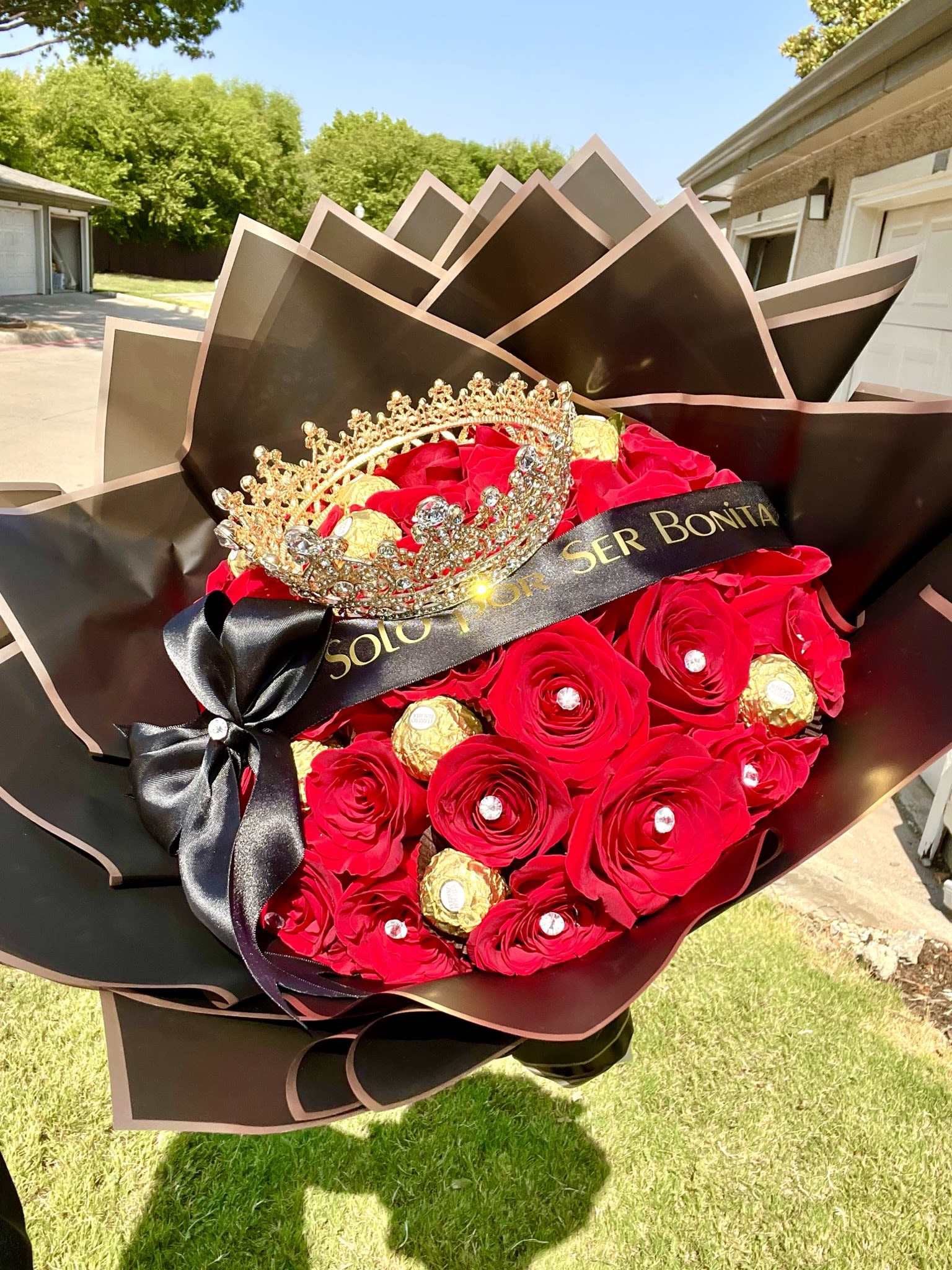 30 Red Roses Black Ribbon Crown