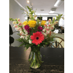Mixed bouquet in a glass vase with yellow roses and pink gerbera daisies
