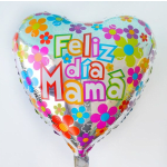 Heart-shaped silver balloon with colorful flowers and the Spanish phrase “Feliz día Mamá”.