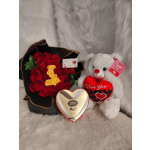 Especial bouquet. 24 roses plus yellow miny roses