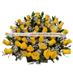 Classic arrangement yellow rouses.