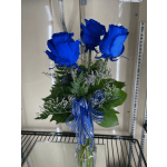 Bouquet of blue roses with a ribbon in a clear vase