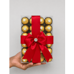 Caja de Chocolates Ferrero Rocher Decorada con Moño Elegante