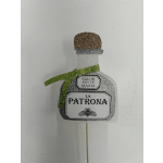 Glittery bottle-shaped sign with Spanish text on a stick