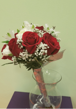 pics Prom Red And White Roses Bouquet red rose and white handheld