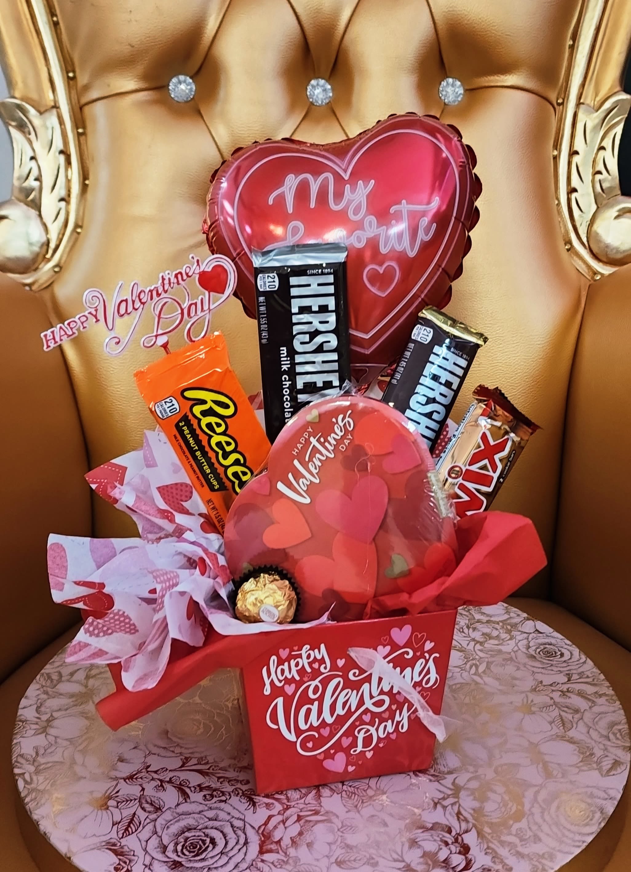 6x6 Good Box - 6x6 good box with a variety of chocolates &amp; balloon