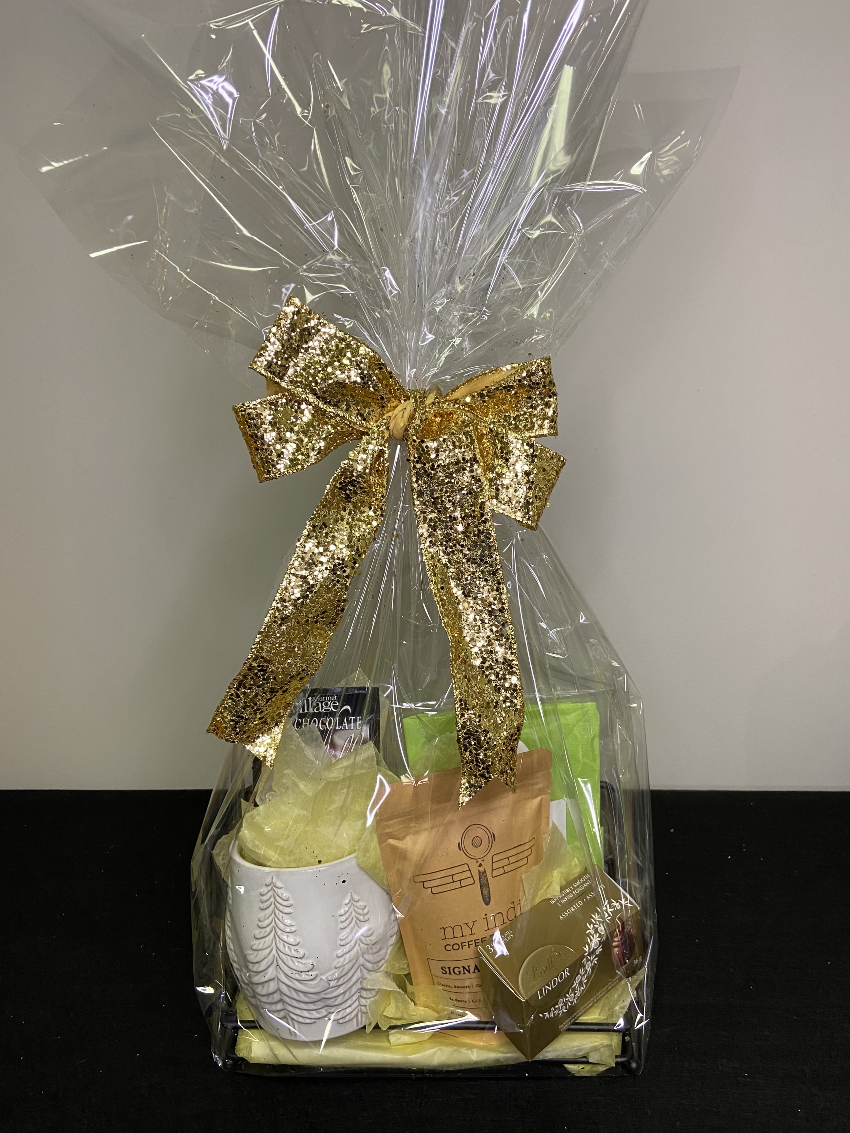Christmas Cozy Basket by Chasing Petals - The accompaniment for a cozy night in watchin holiday movies - we have hot chocolate, coffee, tea and snacks. All that's missing is a pretty snowfall and your favourite movie.   Makes a fantastic gift for teachers, coaches, neighbours, and friends this holiday season!