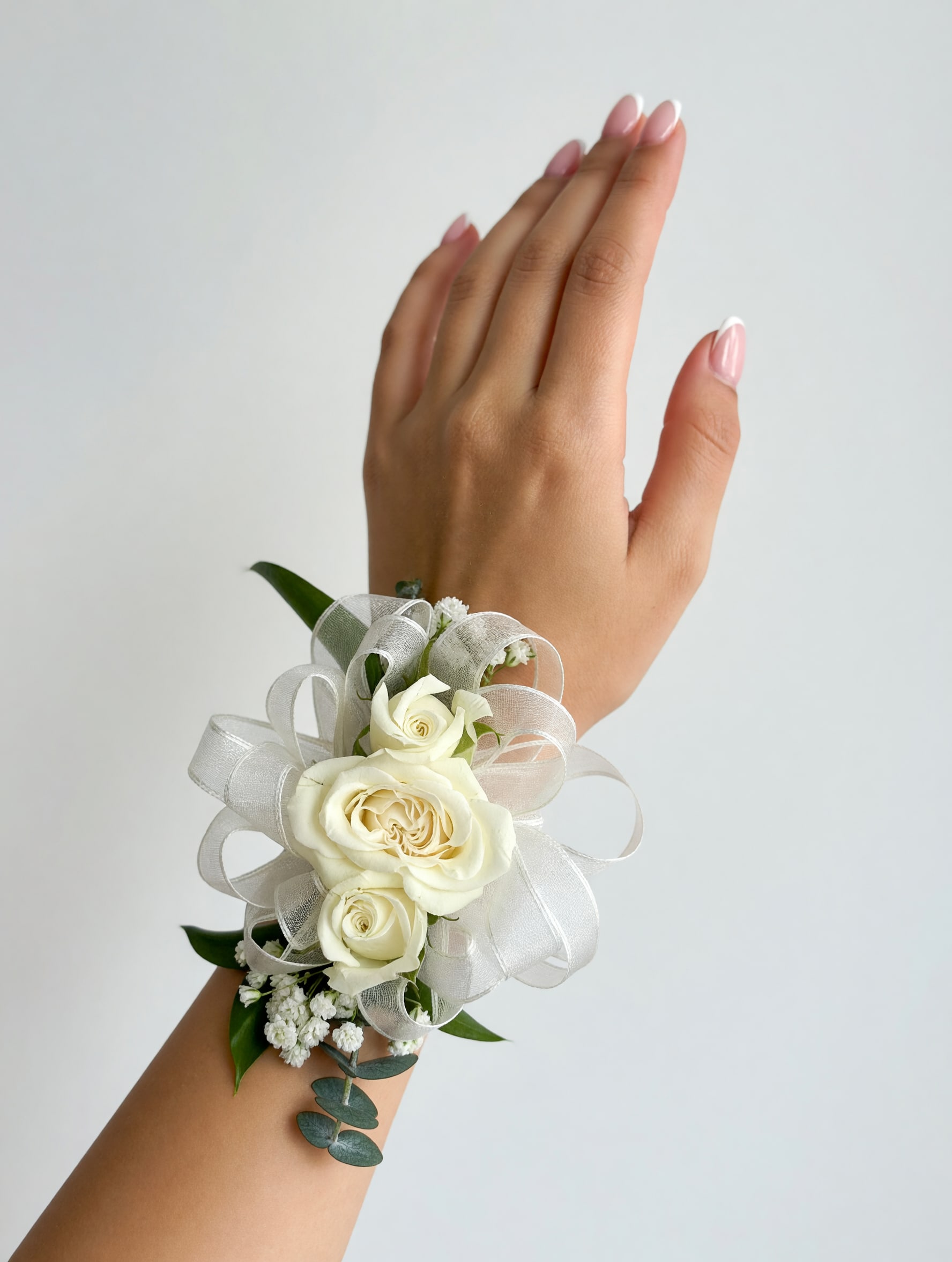 Corsage Prom  - Corsage Can be plain white or I can try to match to dress as close as possible. Please send photo of dress to nikkibaskets@gmail.com  Corsage puede ser blanco plain o puedo tratar de combinar con el color del vestido lo mejor posible, puede enviar foto del vestido al correo electronico. Lo que puede cambiar es el color del liston, rosas vienen solo en blancas o rosadas  ROSES COME IN WHITE OR PINK, RIBBON COLOR CAN BE CHOSEN TO TRY TO MATCH DRESS