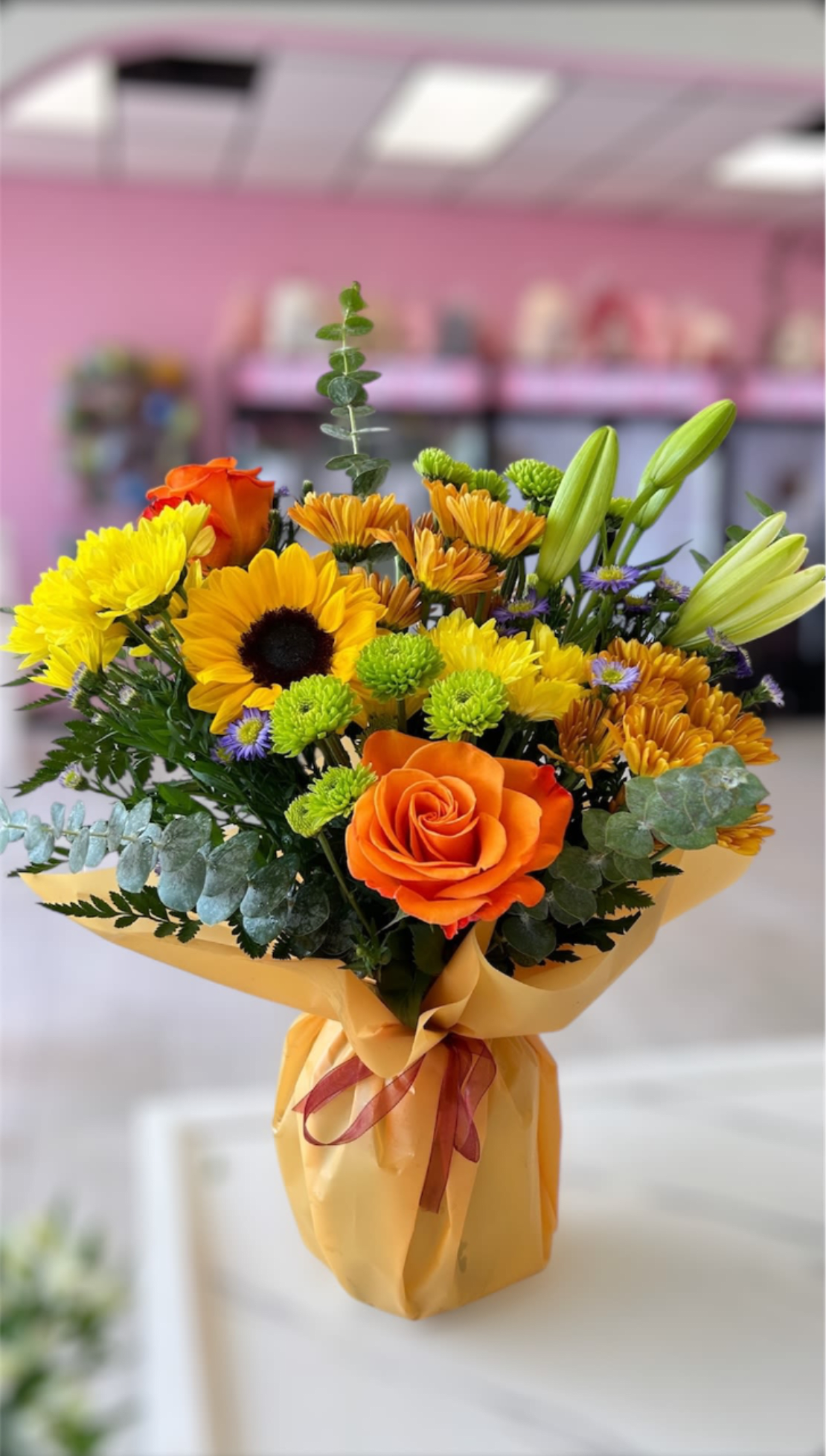 European Garden Bouquet - Please note that florists may need to make substitutions based on inventory to ensure the freshest blooms are delivered, while maintaining the arrangement's overall aesthetic.