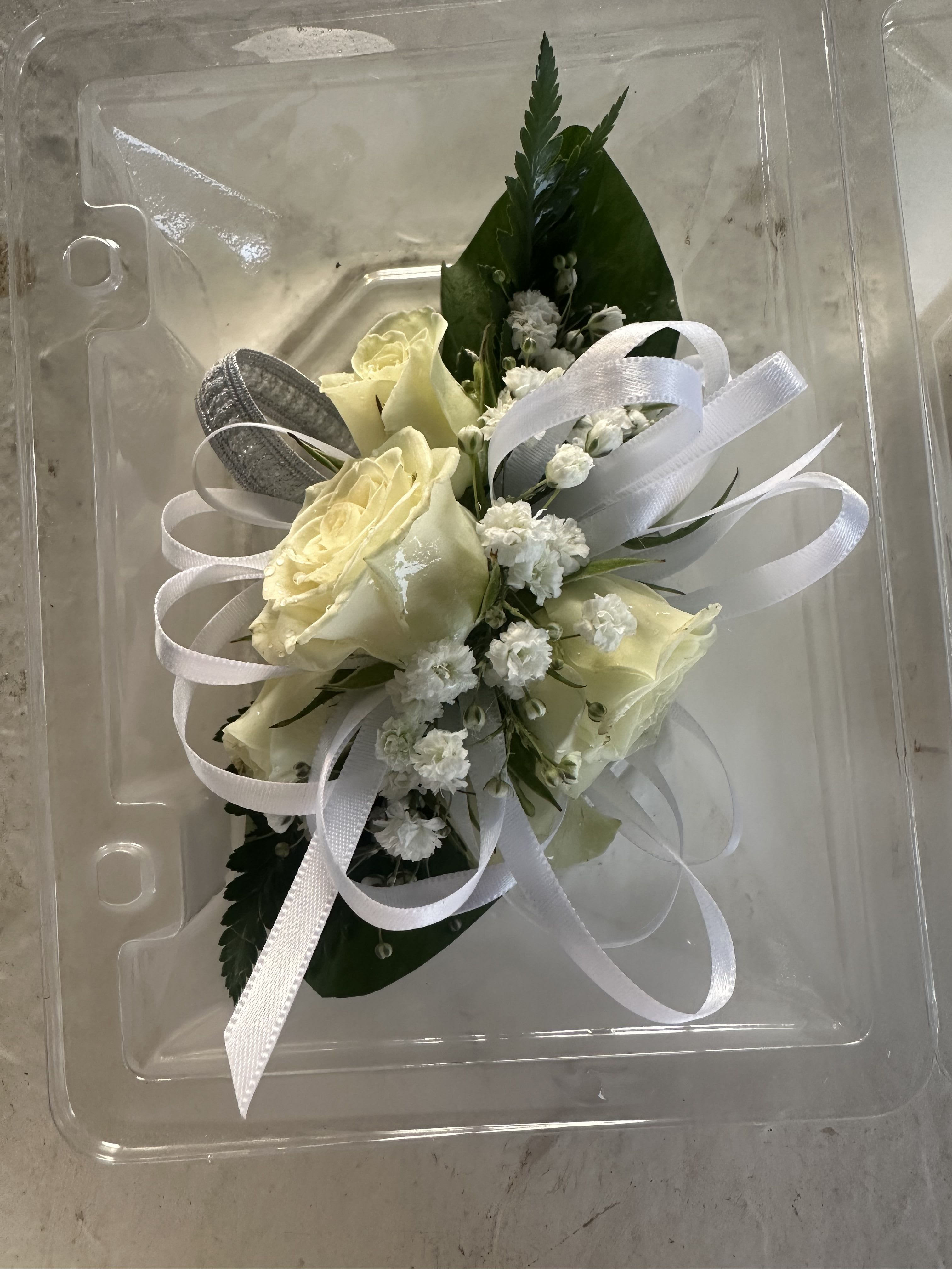 Corsage blanco - Pulsera con cinta blanca rosas blancas perfecto para dama de honor o cualquier otra ocasión 