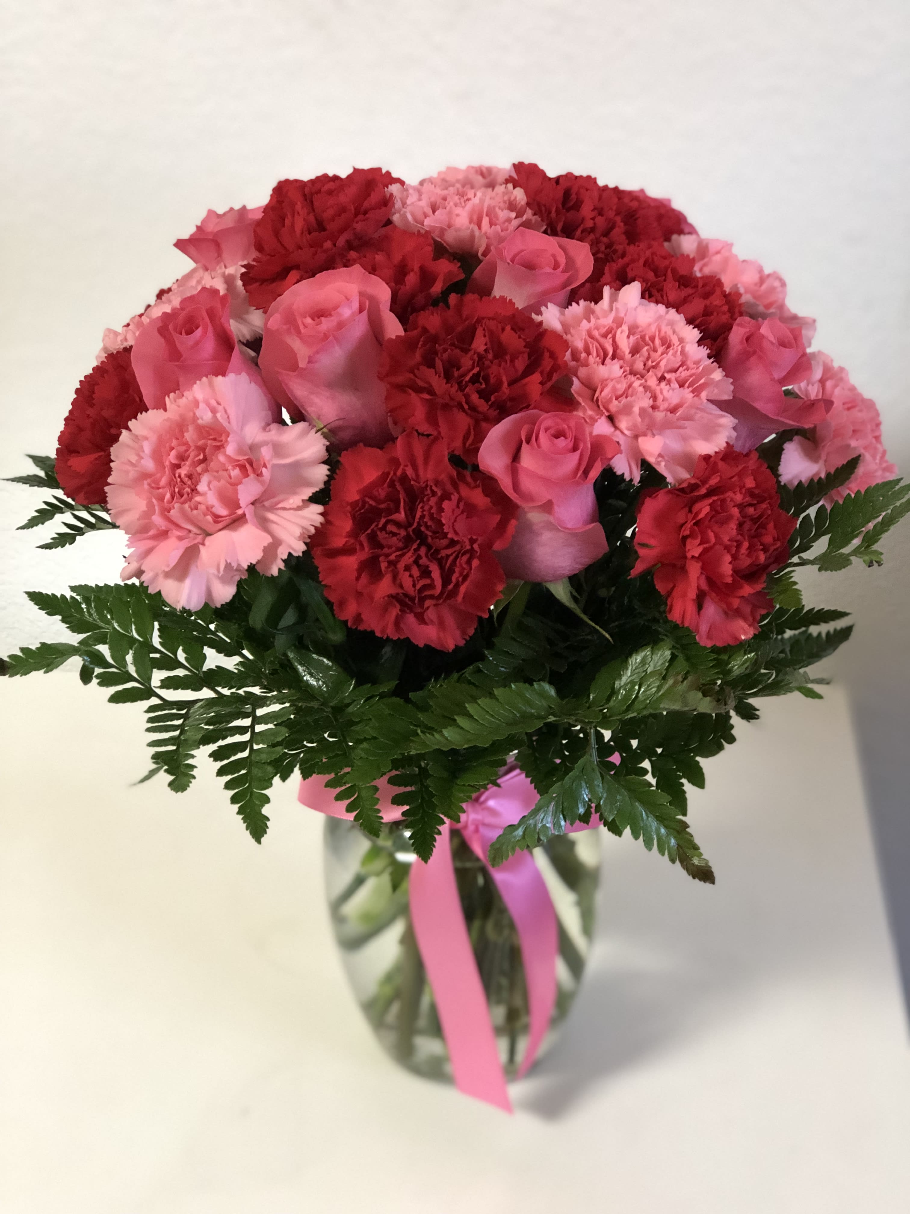 COTTON CANDY FLOWERS - Beautiful combination of Roses and carnations, in pink or similar colors, reflecting a touch of sweetness