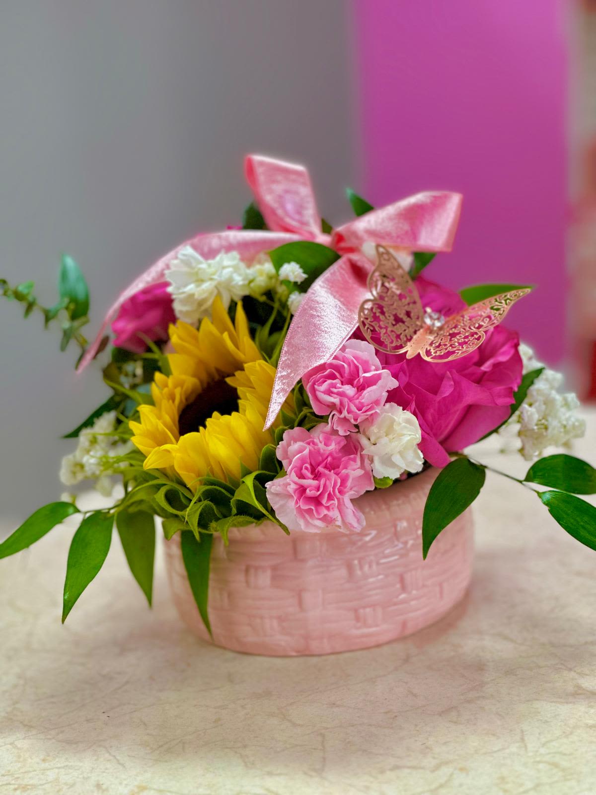 BLISS PINK - Beautiful  for all occasions.  Different Flowers and 1 Sunflower the perfect combination... 