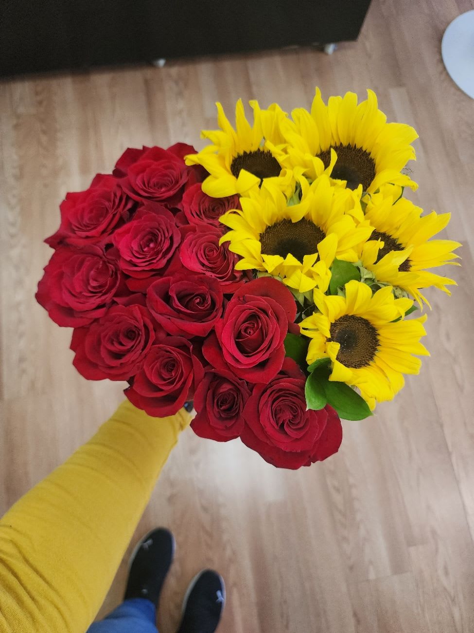 SUN ROSES - Beautiful Heart box . 12 Roses 5 or 6 Sunflowers  is the perfect combination,,