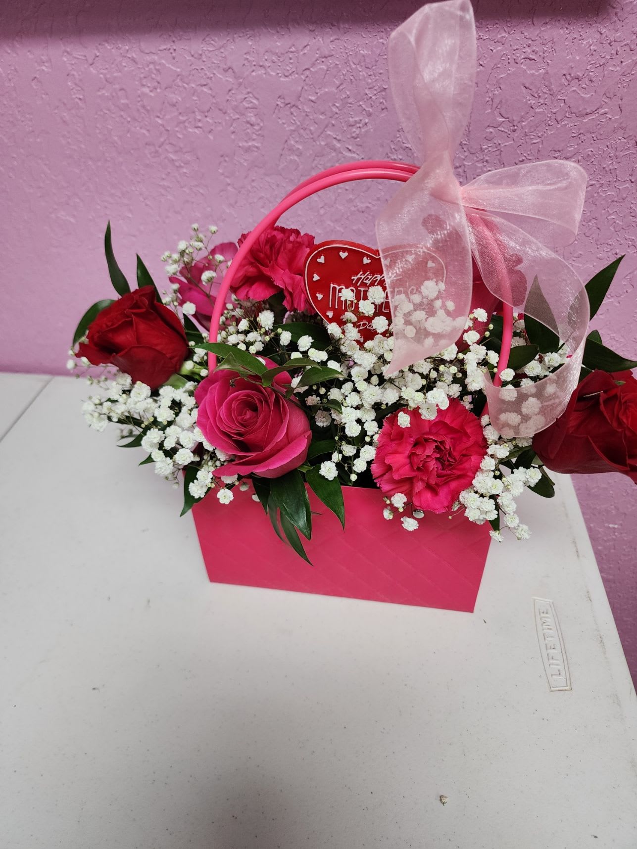 Lola Bag - Beautiful bag , Choose  the colors , Red, Pink . 8 Roses  some Green  Leaves, Gypsophilia.....