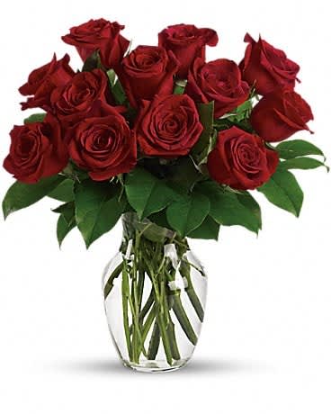 Bouquet of red roses in a clear glass vase