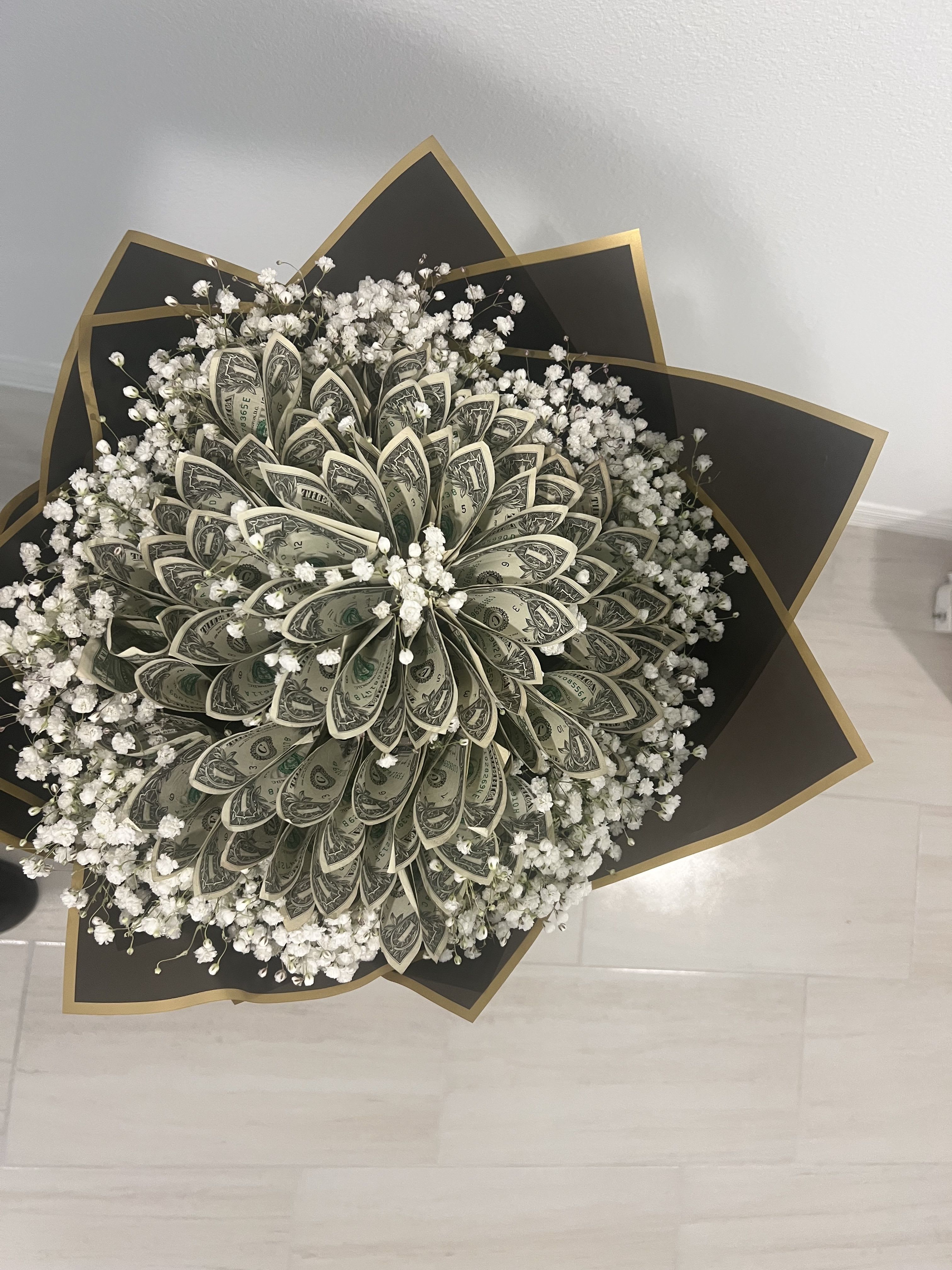 Blooming Fortune - Aunique and eye-catching bouquet crafted with delicate baby’s breath and carefully folded dollar bills, symbolizing prosperity, luck, and celebration. Perfect for special occasions where you want to surprise with both beauty and a touch of fortune. 