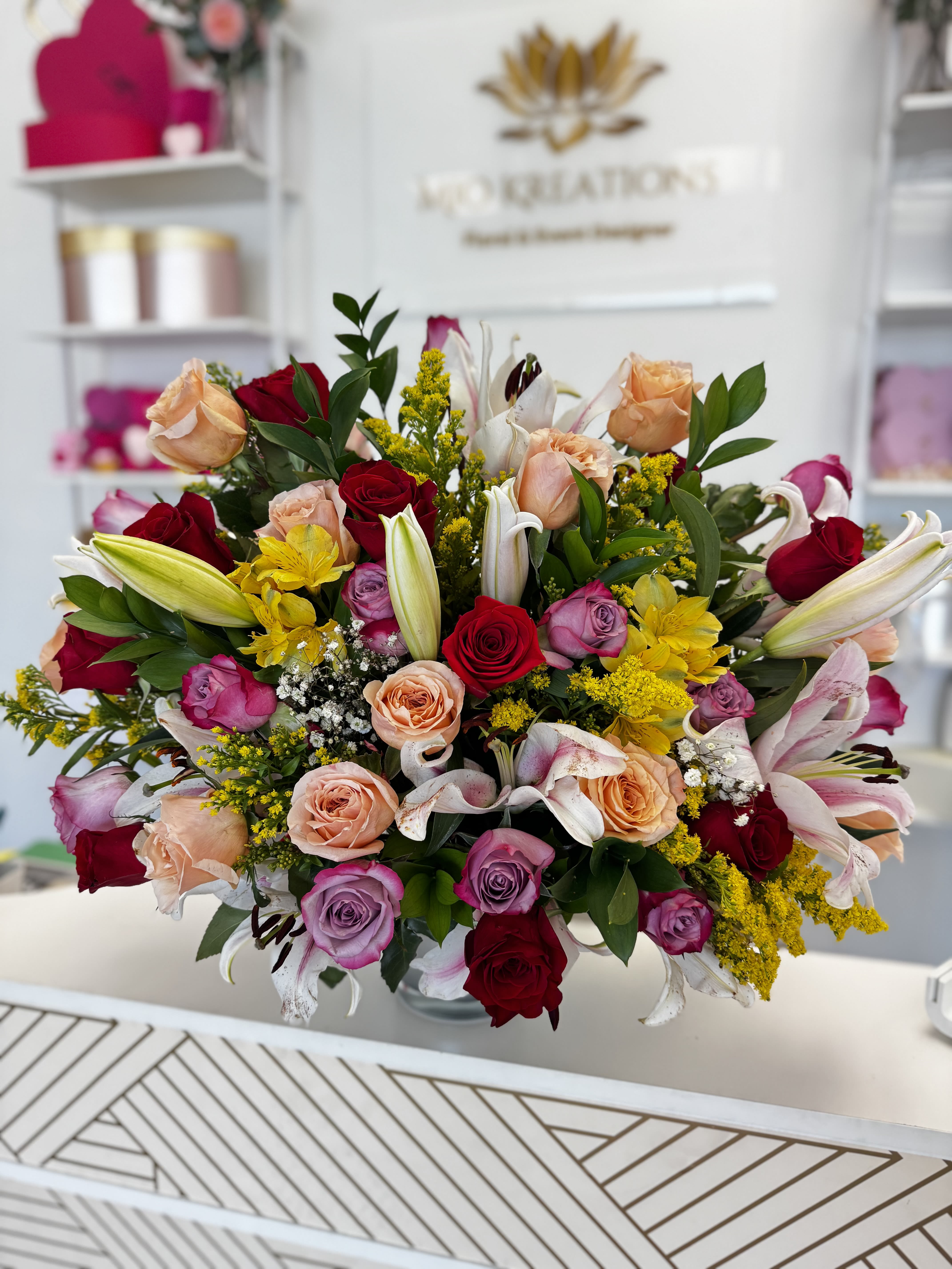 Mixed bouquet of roses and lilies in a glass vase