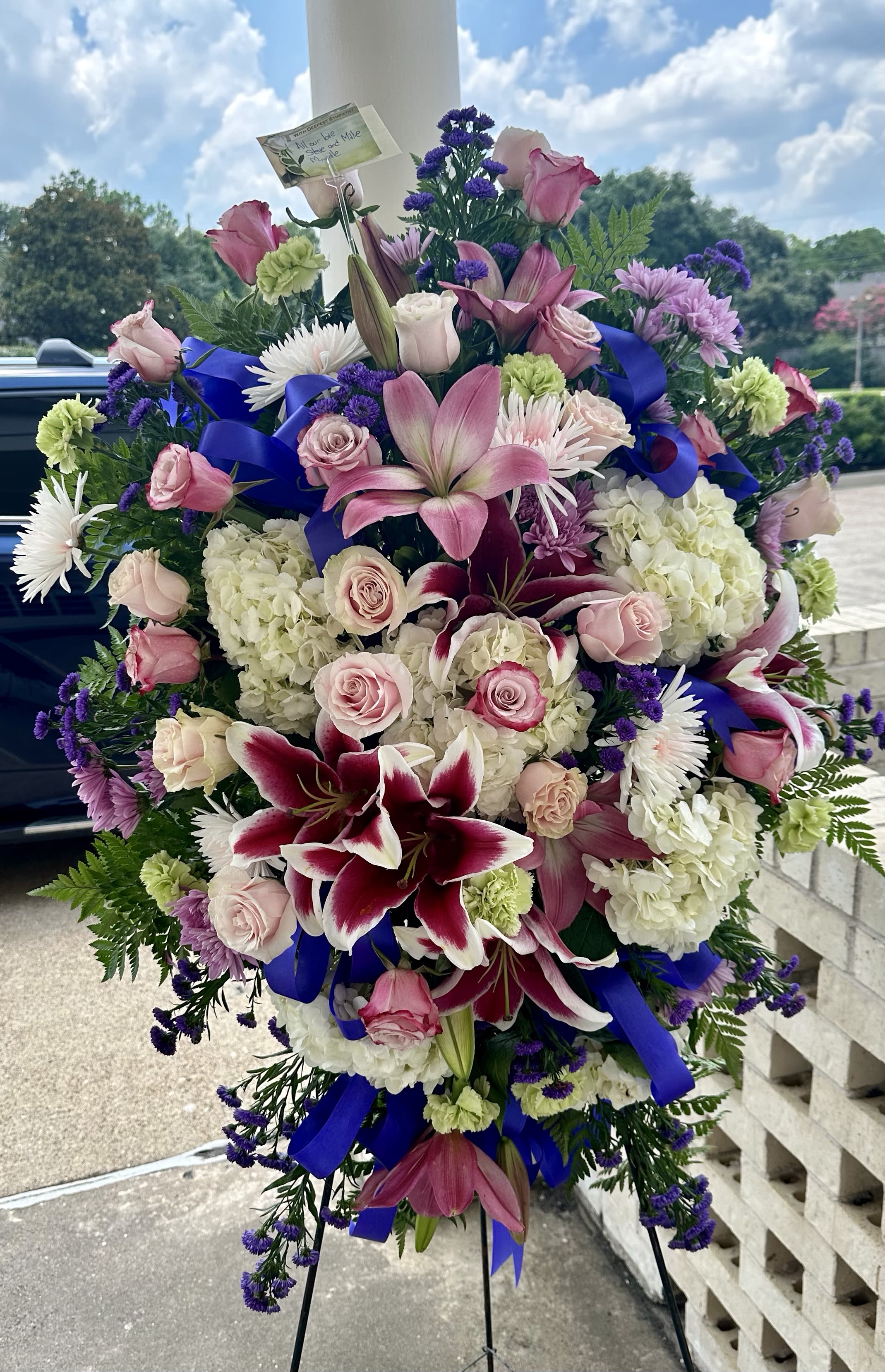 Rays of light standing spray - This bright and peaceful flowers create an impressively balanced display 