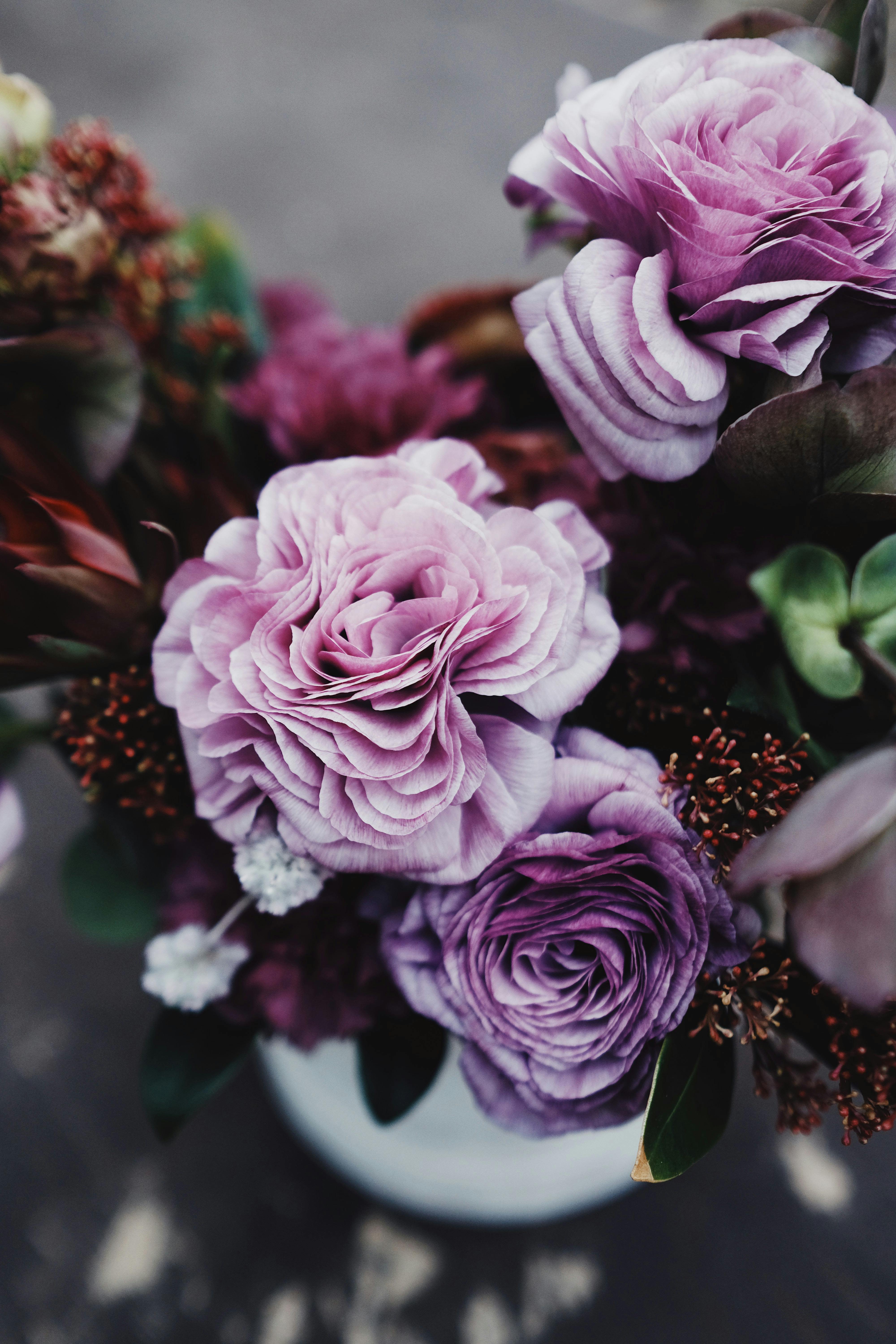 Bouquet of lavender and purple ranunculus in a vase
