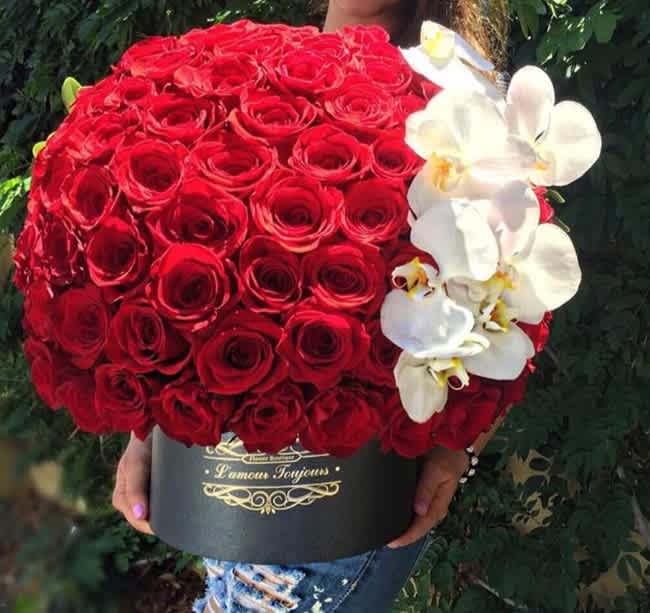 Grand Signature Box - 100 Premium RED Roses with Orchid  You can change the color of your Signature Box on the right!