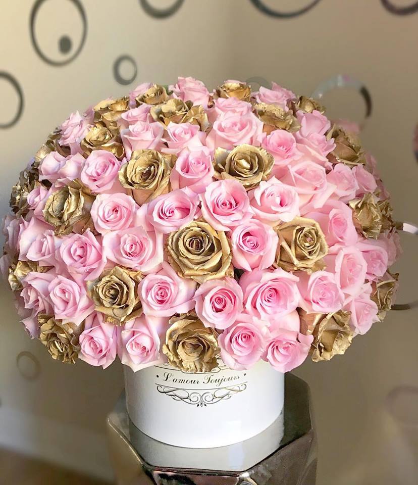 Princess Signature Box Pink&amp;Gold  - 100 Premium Blush Pink and Gold Roses 