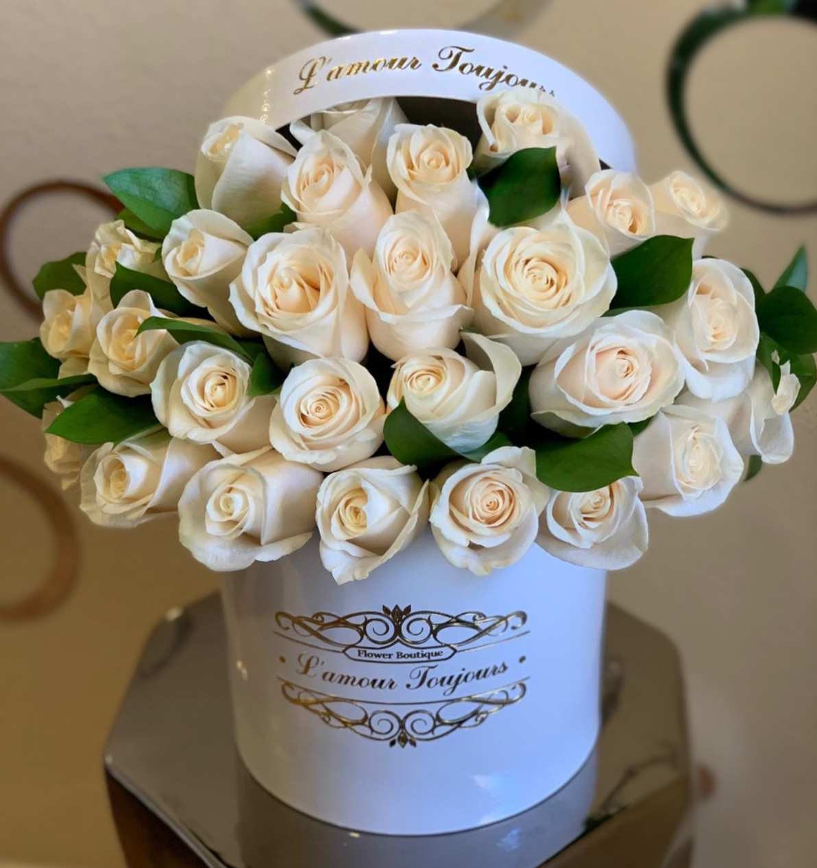 La Fleur Signature Box - 25 Premium White Roses