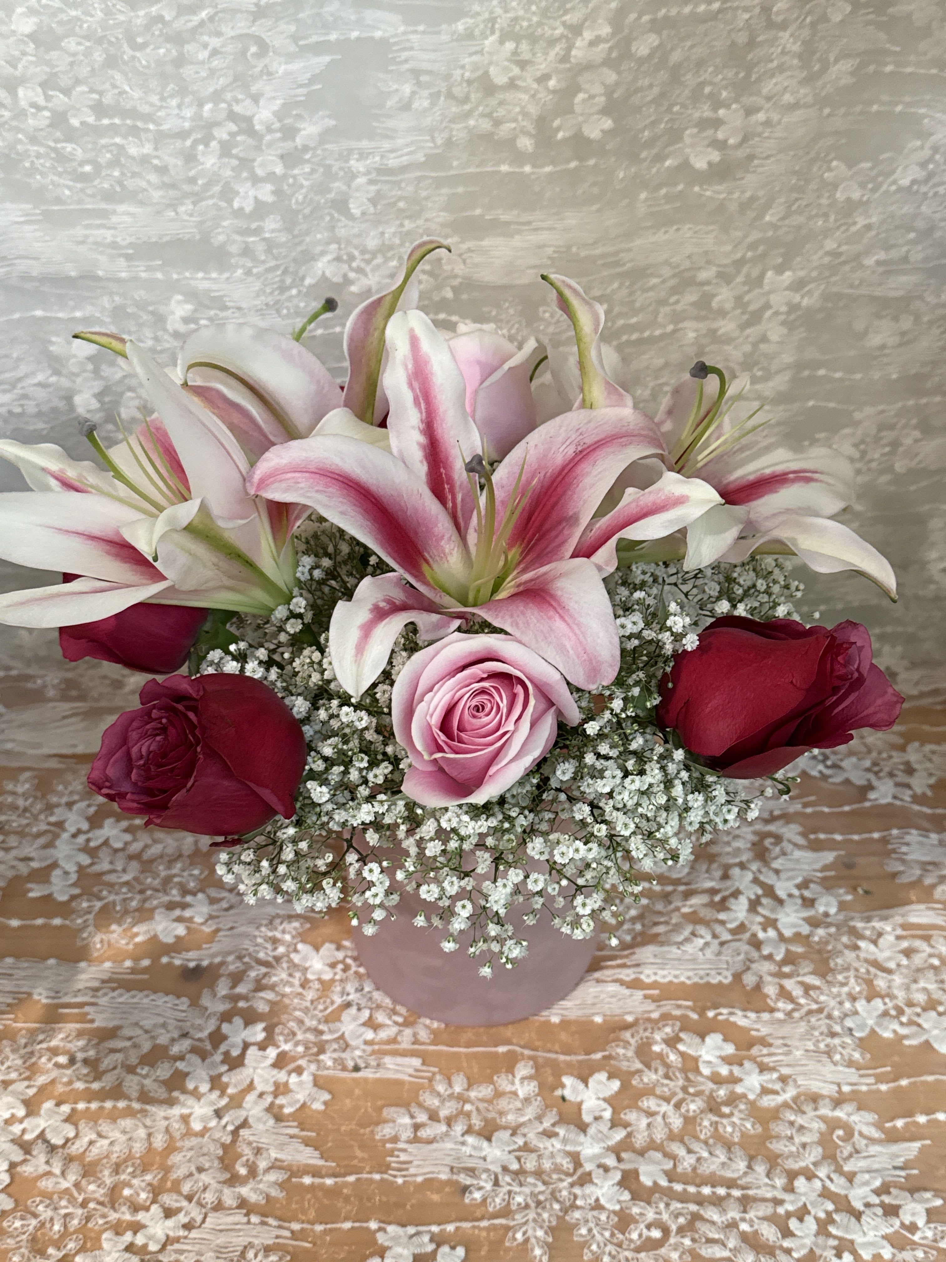 Lily in Bloom - Half dozen rose mix with lilies