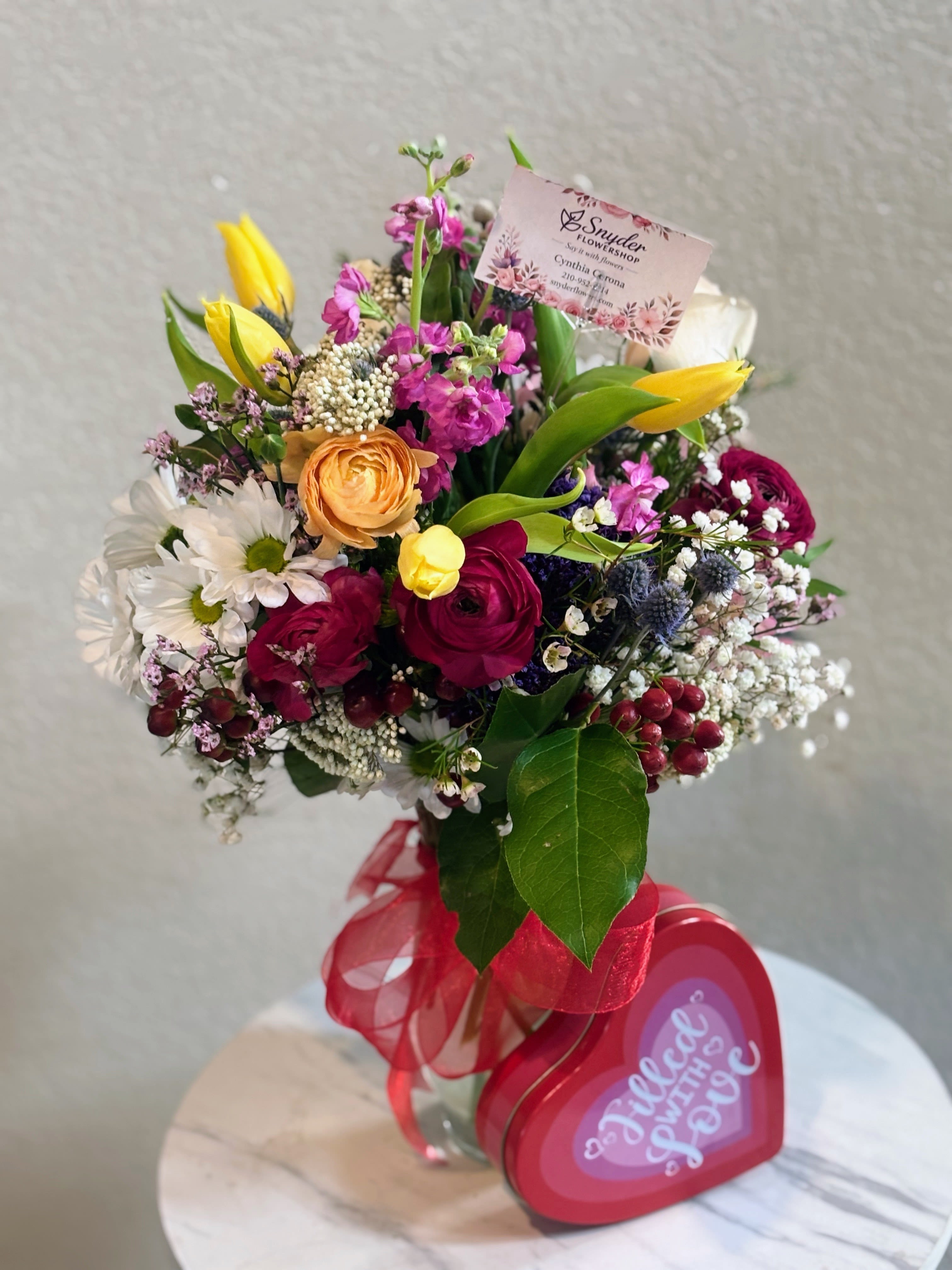 romantic flowers - Elegant flower bouquet with fresh premium flowers and same day delivery in San Antonio TX. Snyder Flower Shop creates luxury floral arrangements with roses, tulips, ranunculus and seasonal flowers for anniversaries, birthdays, love gifts and every special occasion. Affordable flower delivery, fresh blooms, custom bouquets and professional floral designs available across San Antonio.