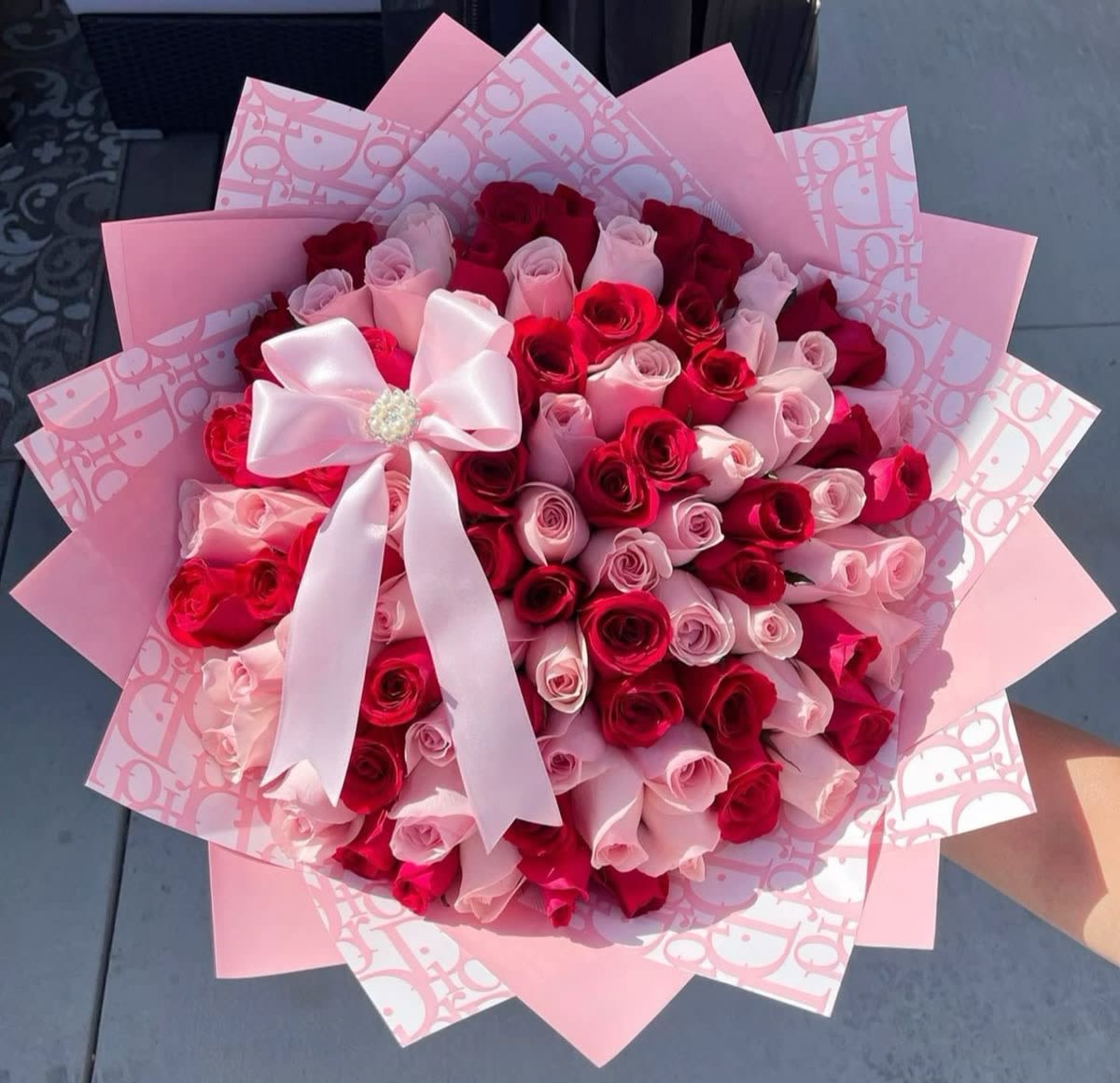50 roses Ramo buchon - Pink and red roses 