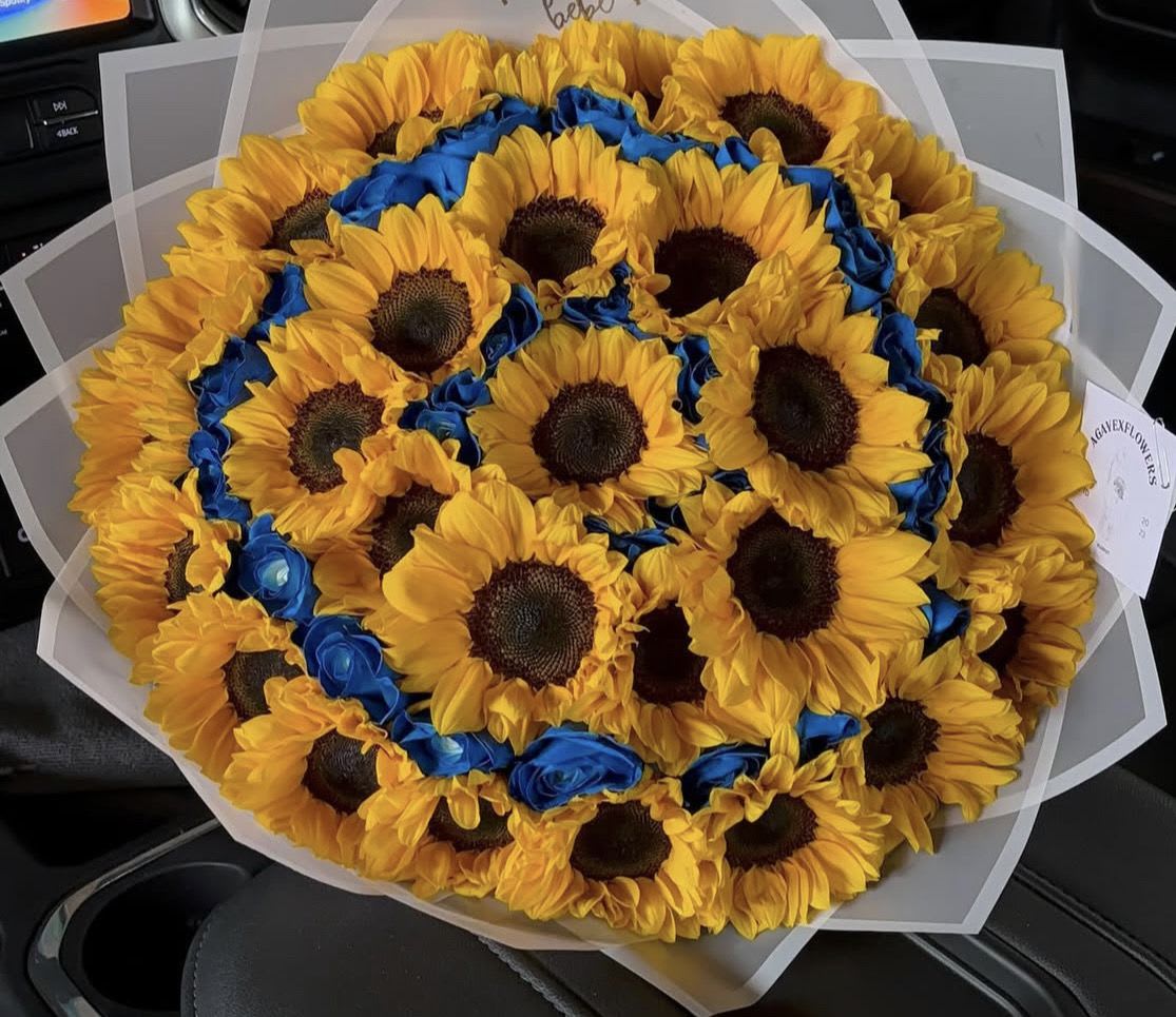 Sunflower&amp; blue - Sunflower &amp; blue roses 