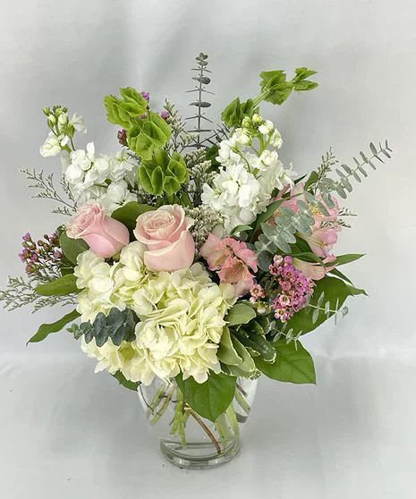 Hermoso  - A beautiful composition of soft tones that brings a feeling of peace, love and subtle elegance. 
