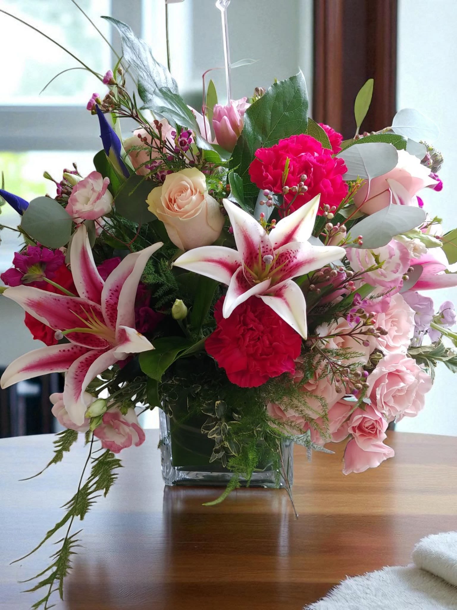 Pink and white mixed bouquet in a clear square vase