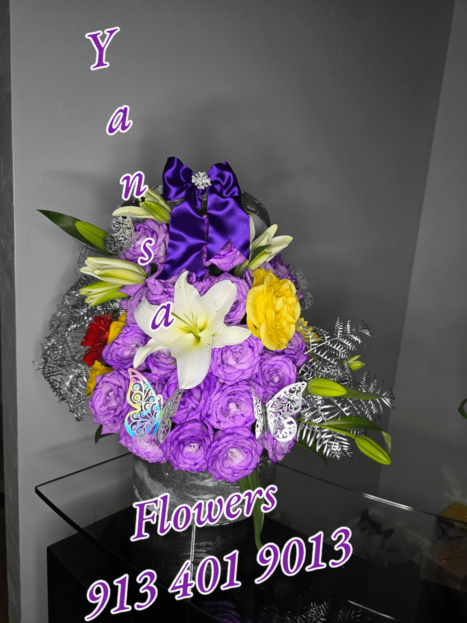 Moonlight Round Box -  Purple Mixed Floral Arrangement in Round Box  Elegant, mysterious, and full of charm — our purple mixed flower arrangement in a round box is designed to stand out. Featuring a luxurious blend of seasonal blooms in rich purple tones, this arrangement is perfect for sophisticated gifts, special occasions, or when you want something unique and unforgettable.  Each box is handcrafted with care and can be customized to your taste, combining deep purples, lavenders, and soft accents to reflect your personal style.    Delivery available  A bold and elegant gift with a touch of magic  Beauty, creativity, and intention — all in one box