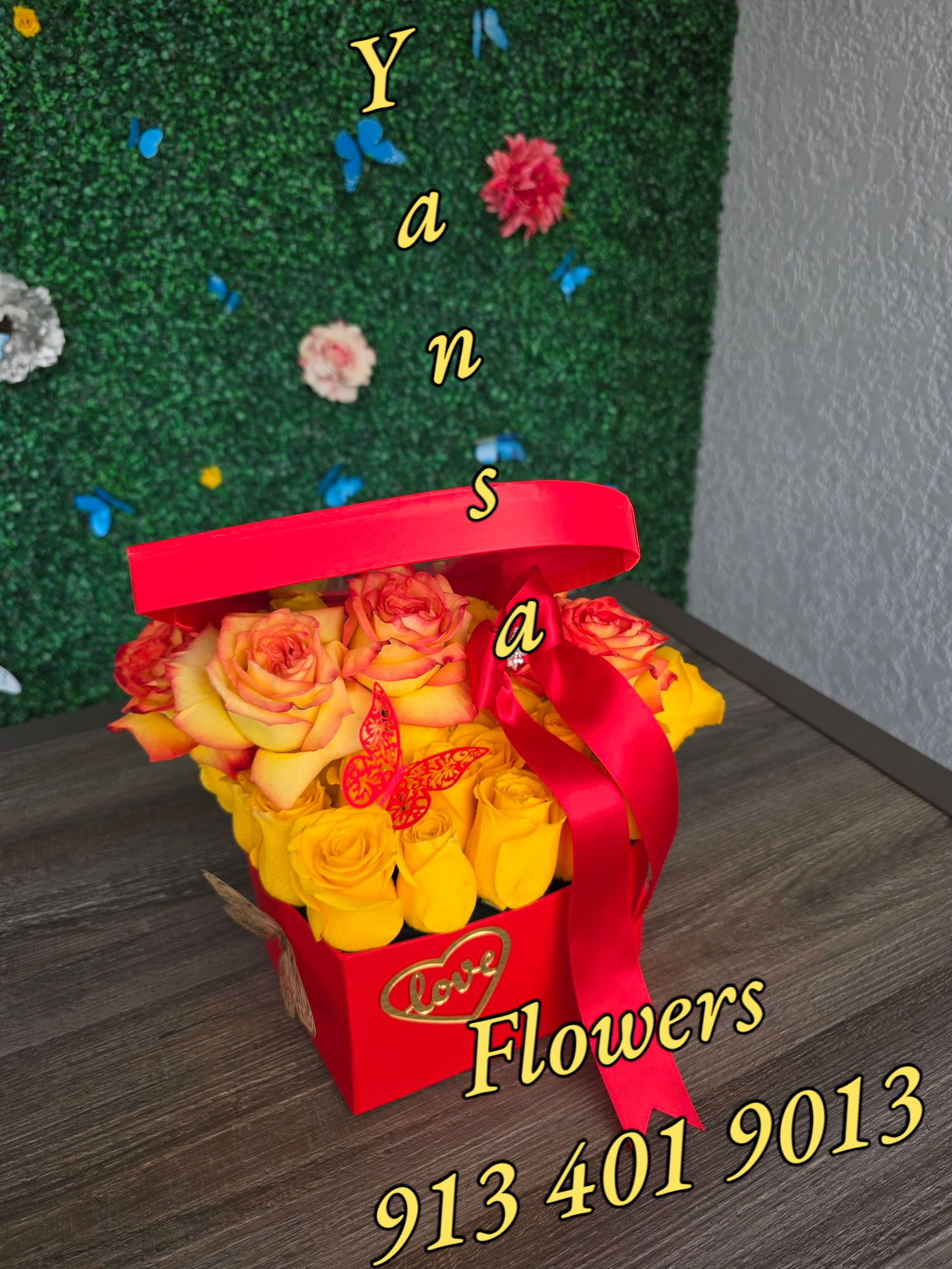 Small Heart Boxes - A box full of love — our heart-shaped floral arrangement is the perfect way to say “I love you” without saying a word. Filled with fresh, romantic blooms and arranged with care, this design is ideal for anniversaries, proposals, Valentine’s Day, or simply to surprise someone special.   Each box is handcrafted with a blend of colors and flowers based on your style — from classic red roses to soft pinks, whites, or any custom mix you dream of.   Delivery available  Love, beauty, and elegance — all in the shape of a heart