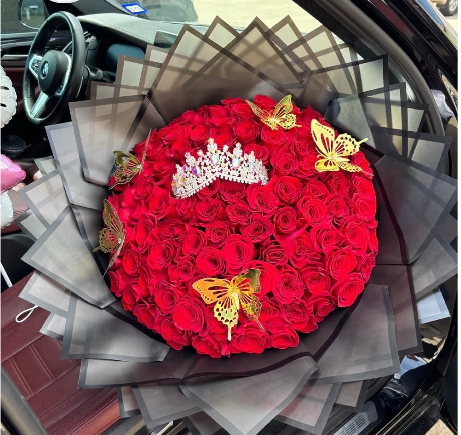 100 Red Rose Bouquet - A Statement of Endless Love  Our 100 Roses Bouquet is a grand and breathtaking expression of passion, admiration, and celebration. Crafted with one hundred premium roses in the color of your choice, this bouquet radiates luxury and unforgettable emotion. Perfect for milestone moments, romantic declarations, or making a powerful impression.  A timeless classic, reimagined with elegance and intention.   Delivery available ️ Big love. Bold beauty. One hundred