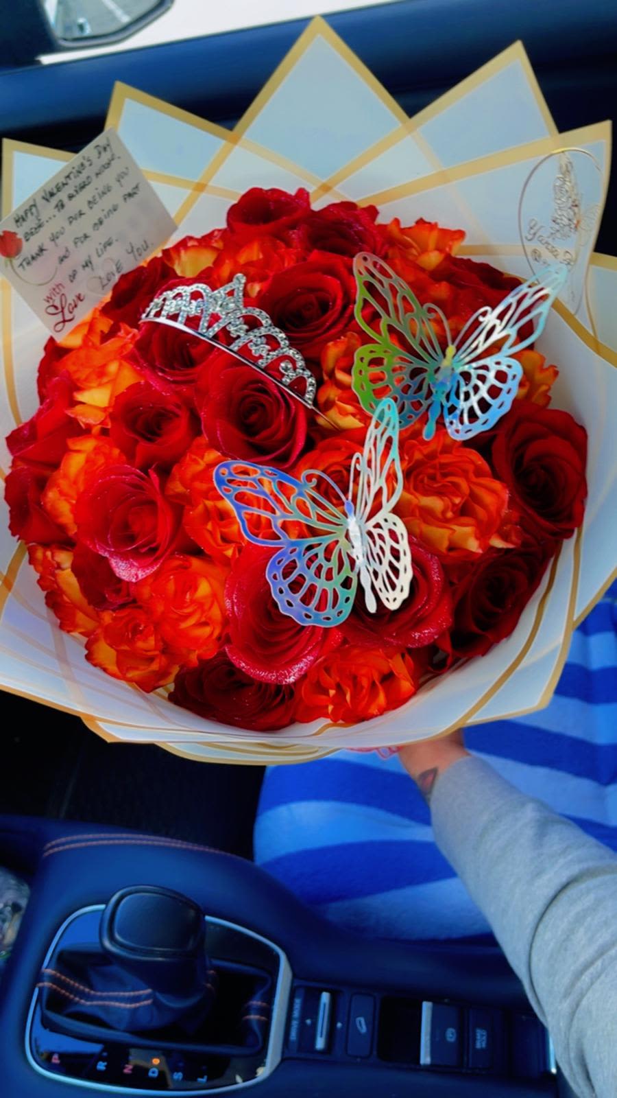 25 Fiery Elegance - 25 red and orange roses arranged in a stunning mixed-fashion design — a bold, vibrant, and unforgettable bouquet that radiates energy and elegance. Yansa Flowers — delivering beauty and joy to every doorstep.