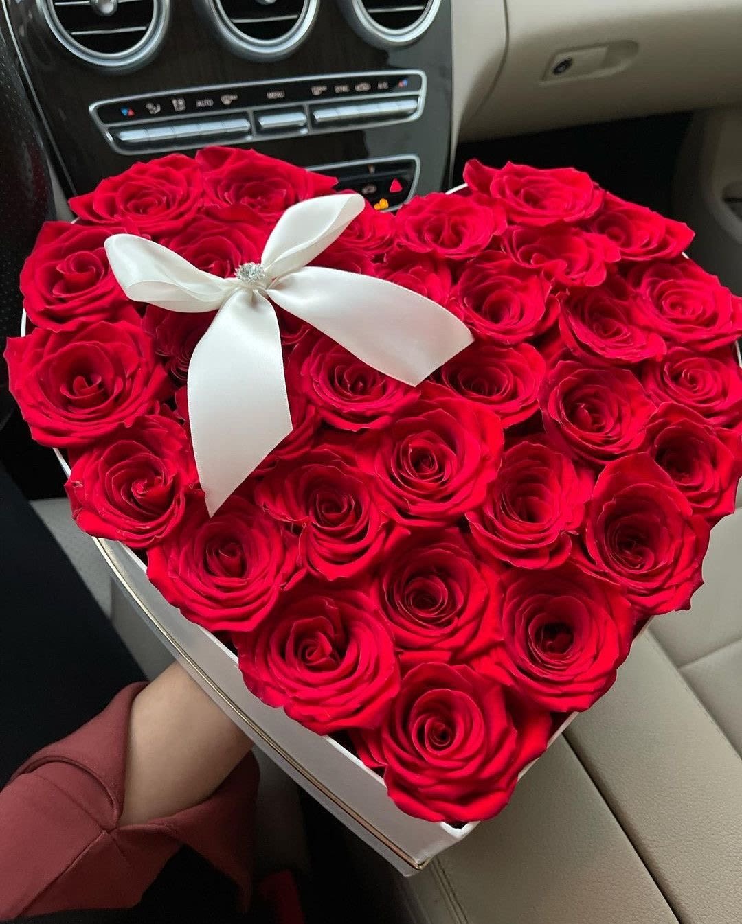 Vale corazón  - Corazón de rosas corta en bace de corazón 