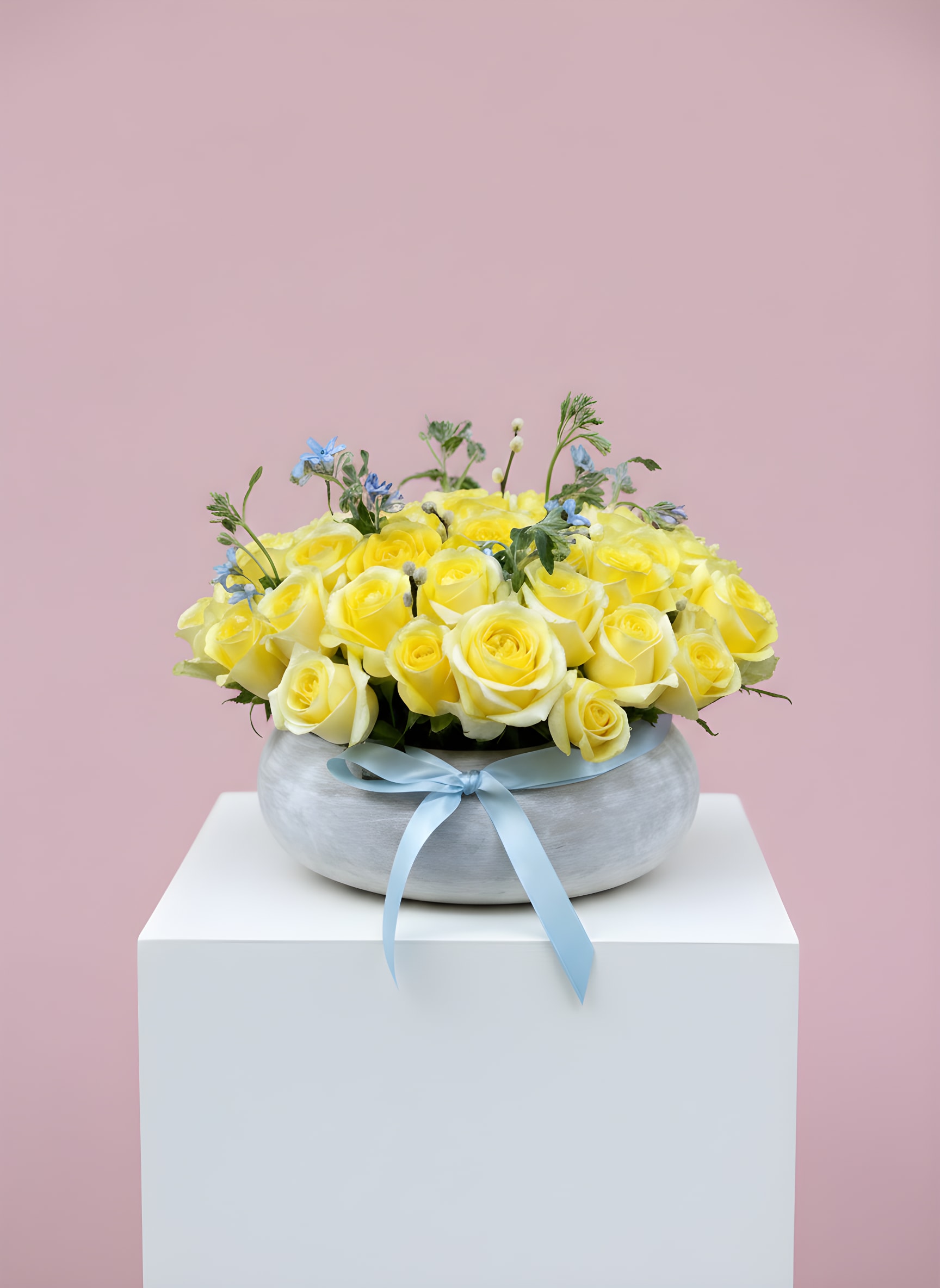Malibu Morning  - Malibu Morning Fresh off the coast and absolutely glowing. A bright, breezy arrangement with serious California energy. Flower varieties and vessels may vary based on availability to ensure the highest quality.