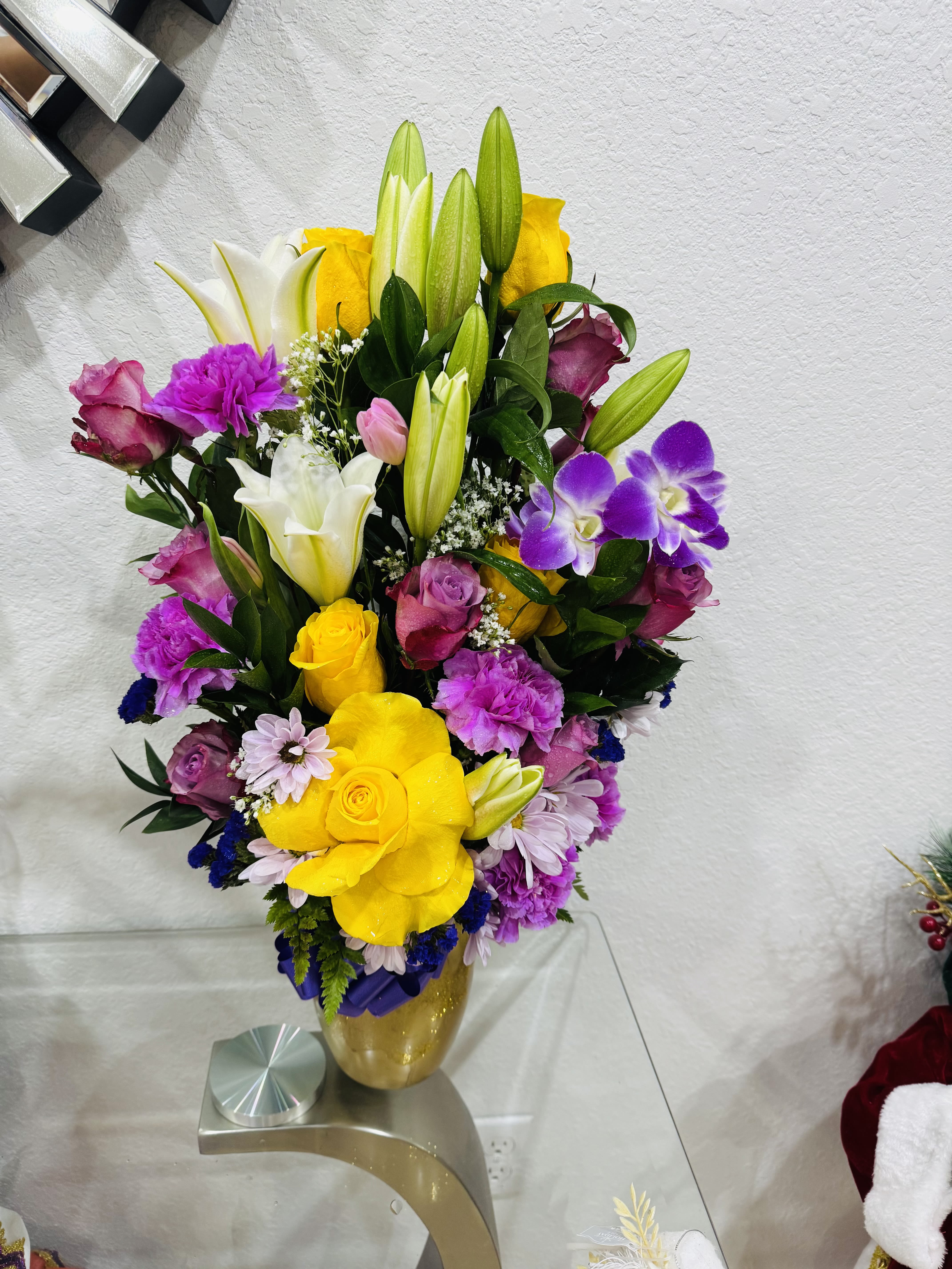 Haltair - Gold vase glass with roses lily’s tulips orchid 