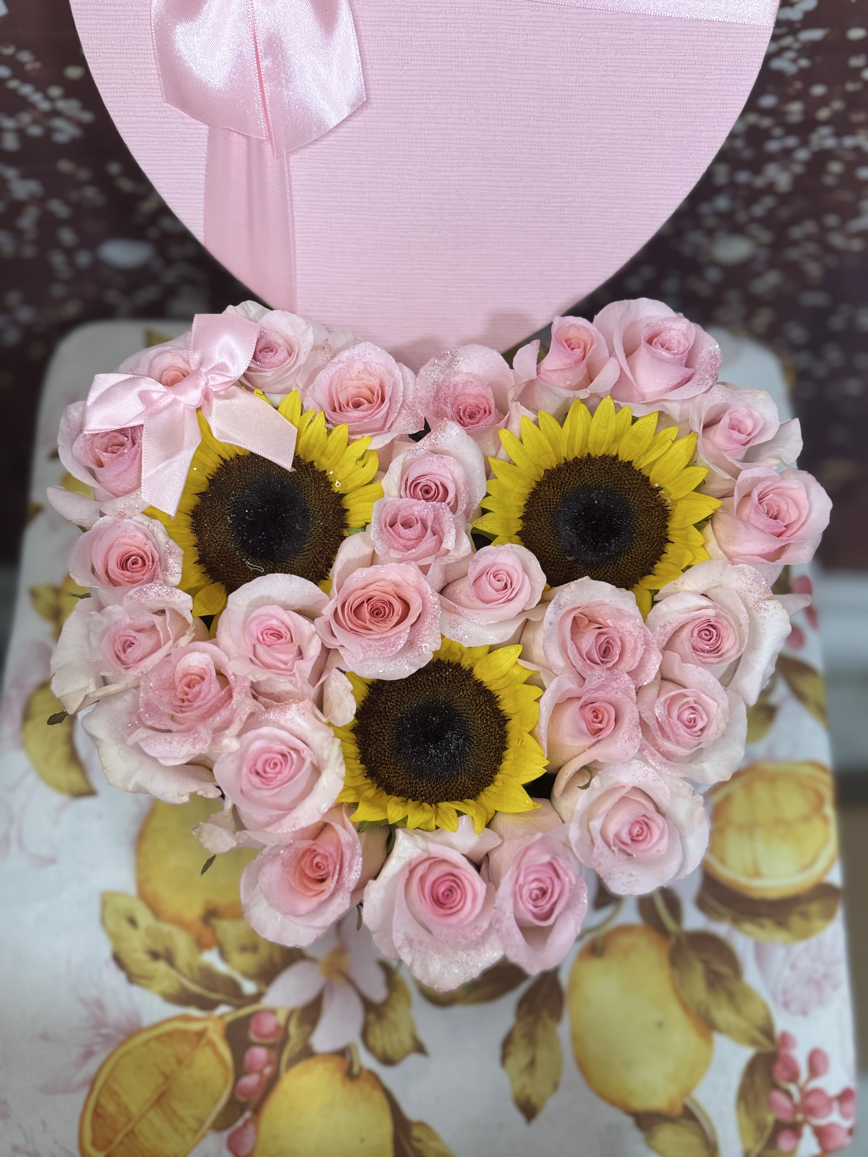 Patrick - Box heart with sunflower and roses 36 