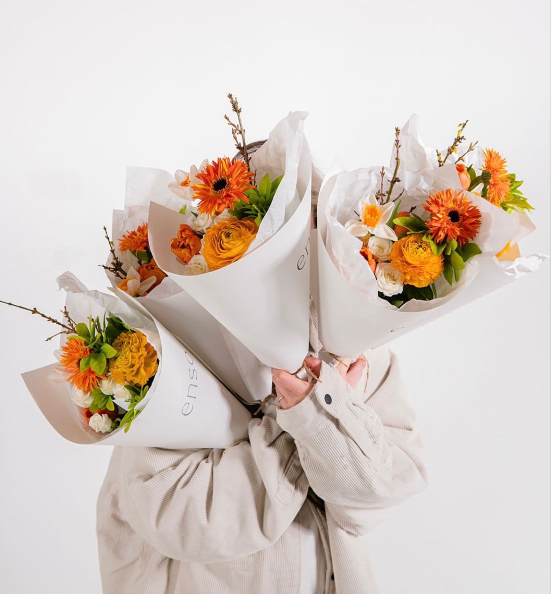 Mini Bouquets Bundle - Bundle for corporate gifts! Perfect for prom, graduations, party favor gifts and other occasions!  Custom colors with fresh seasonal flowers. Picture is just for reference, seasonal flowers will be used according to your color scheme.  set of mini bouquets. Standard 5 mini bouquets Deluxe 10 mini bouquets Premium 15 mini bouquets