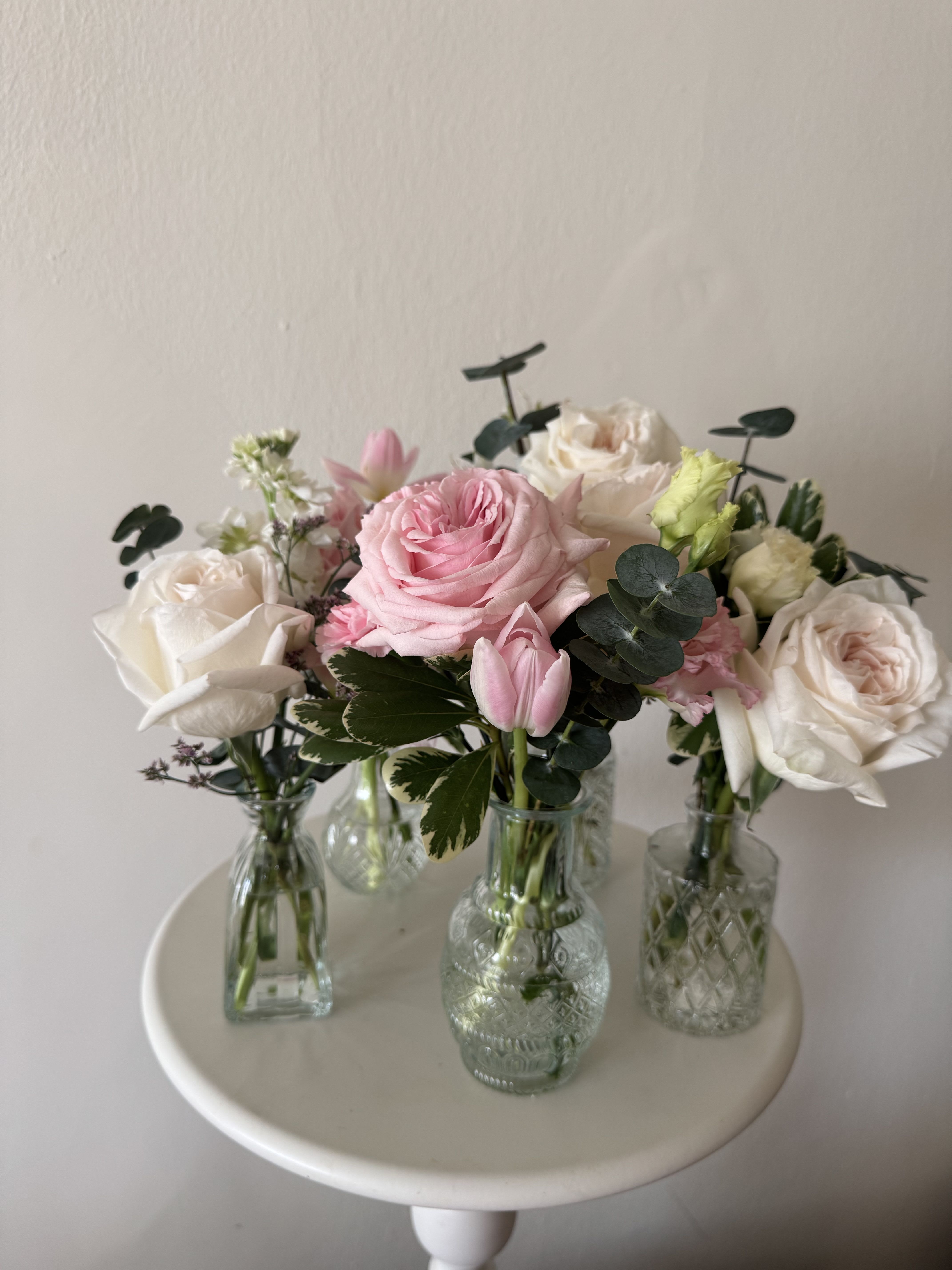Blush bud vases  - Use it for your party as a centerpiece or spread all the vases throughout the venue! Using blush tones, flowers may vary. 