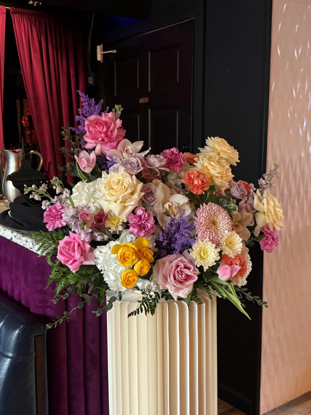 Watercolor glow cenerpiece - Hydrengea  , French roses, mums, baby roses, orchid, stock.  - Pastel color centerpiece. Perfect or any occasion. Pedestals not included. Price for 1 centerpiece. 