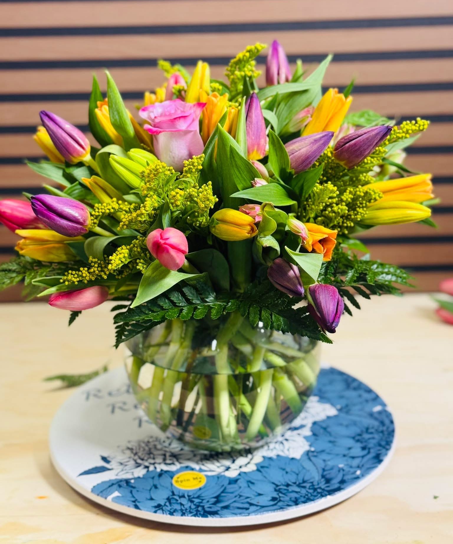Tulip Beauty Mix - Round glass vase with mix tulips and other flowers 