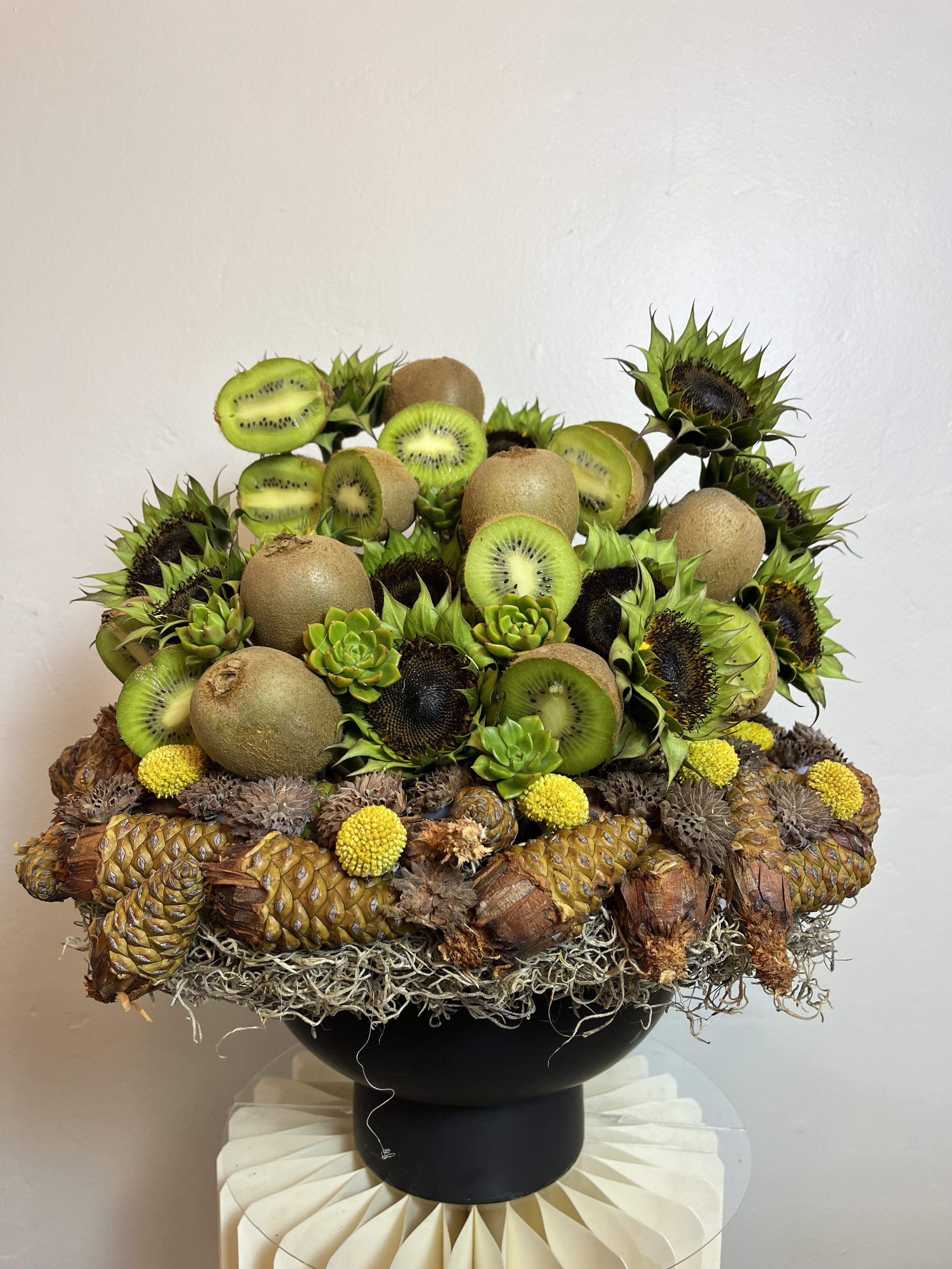 Kiwi Holiday - custom holiday arrangement with kiwi fruits perfectly pared with nature. 