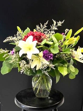 #A035 - Long Summer Afternoon - This reminds you of a fresh bunch of wildflowers picked while you were enjoying a walk!  It's soft colors add a touch of class to this beautiful vase.  Perfect for spoiling yourself, or bringing a smile to the face of someone you care about.